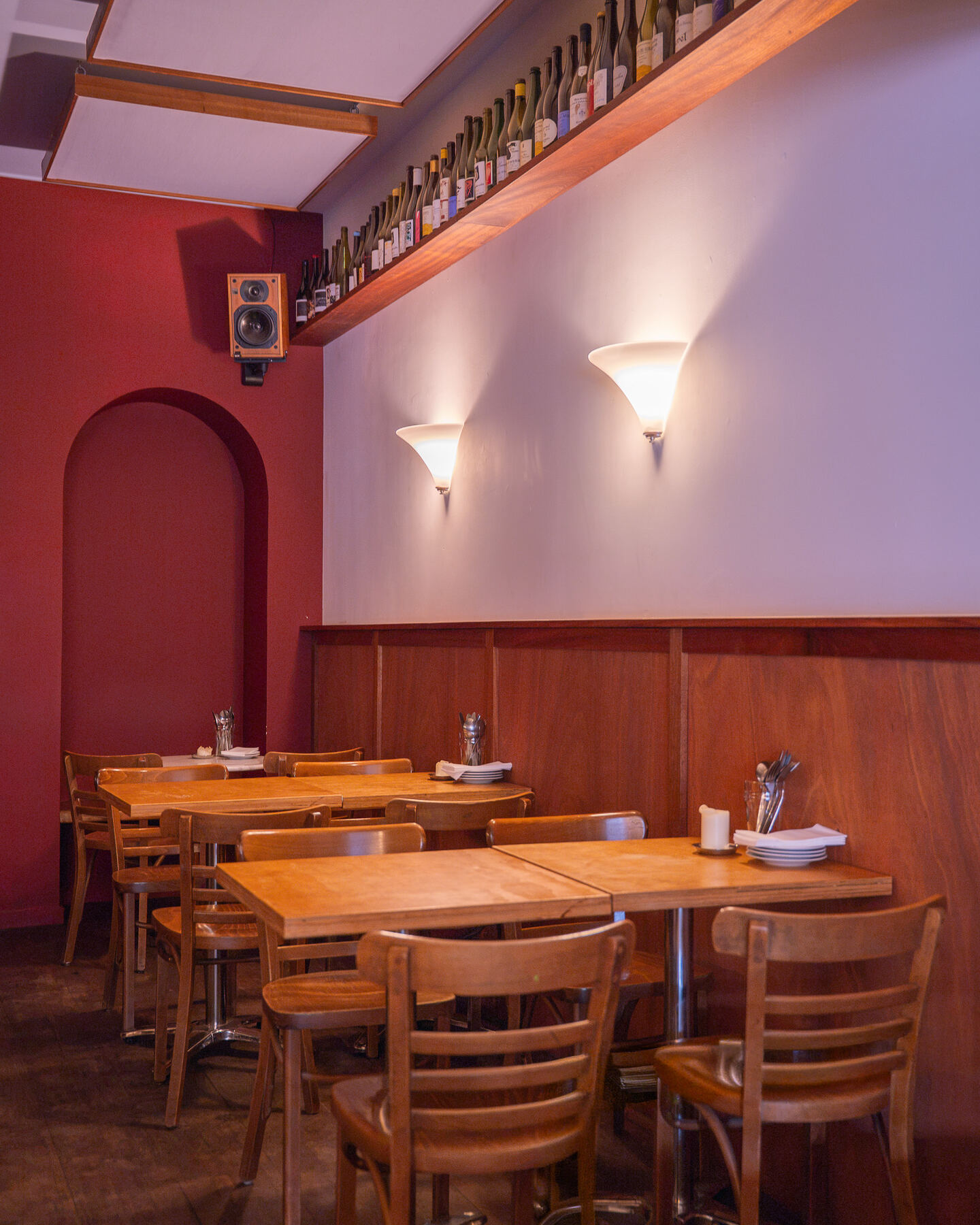 Franco James, zaal